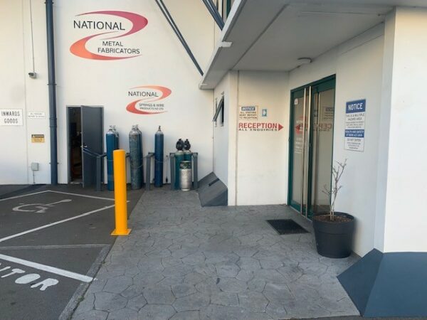 Heavy duty bollard